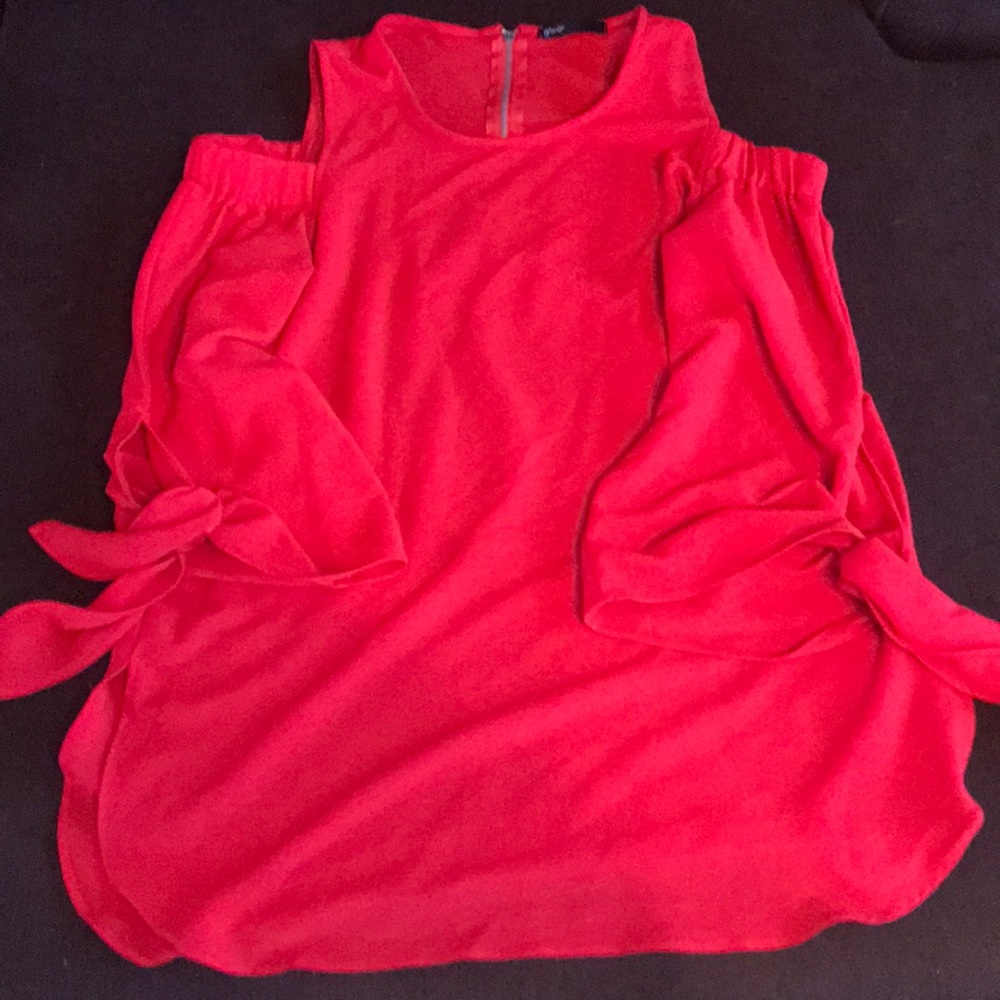 Gibson Red Cold Shoulder Blouse - M